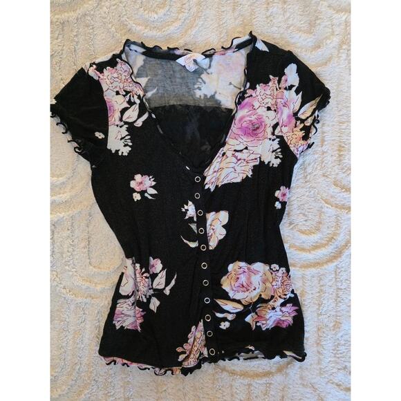 🌸 Candie’s Floral Lace Button Tee – Size Small - Picture 1 of 6